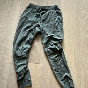 Slim-Fit Pant
Regular Lululemon green olive